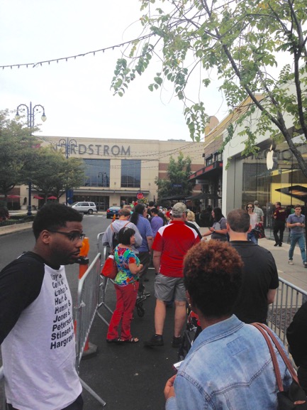 wpid-iphone6s_wait_applestoreeastoncolumbusoh-092715-2015-09-27-07-55.jpg